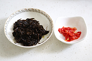 濃郁甘香橄欖菜炒四季豆的做法 步骤2