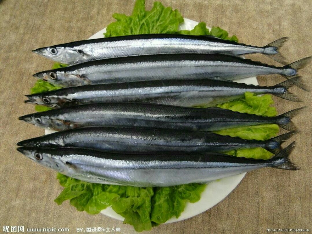 蒜香秋刀魚的做法 步骤1