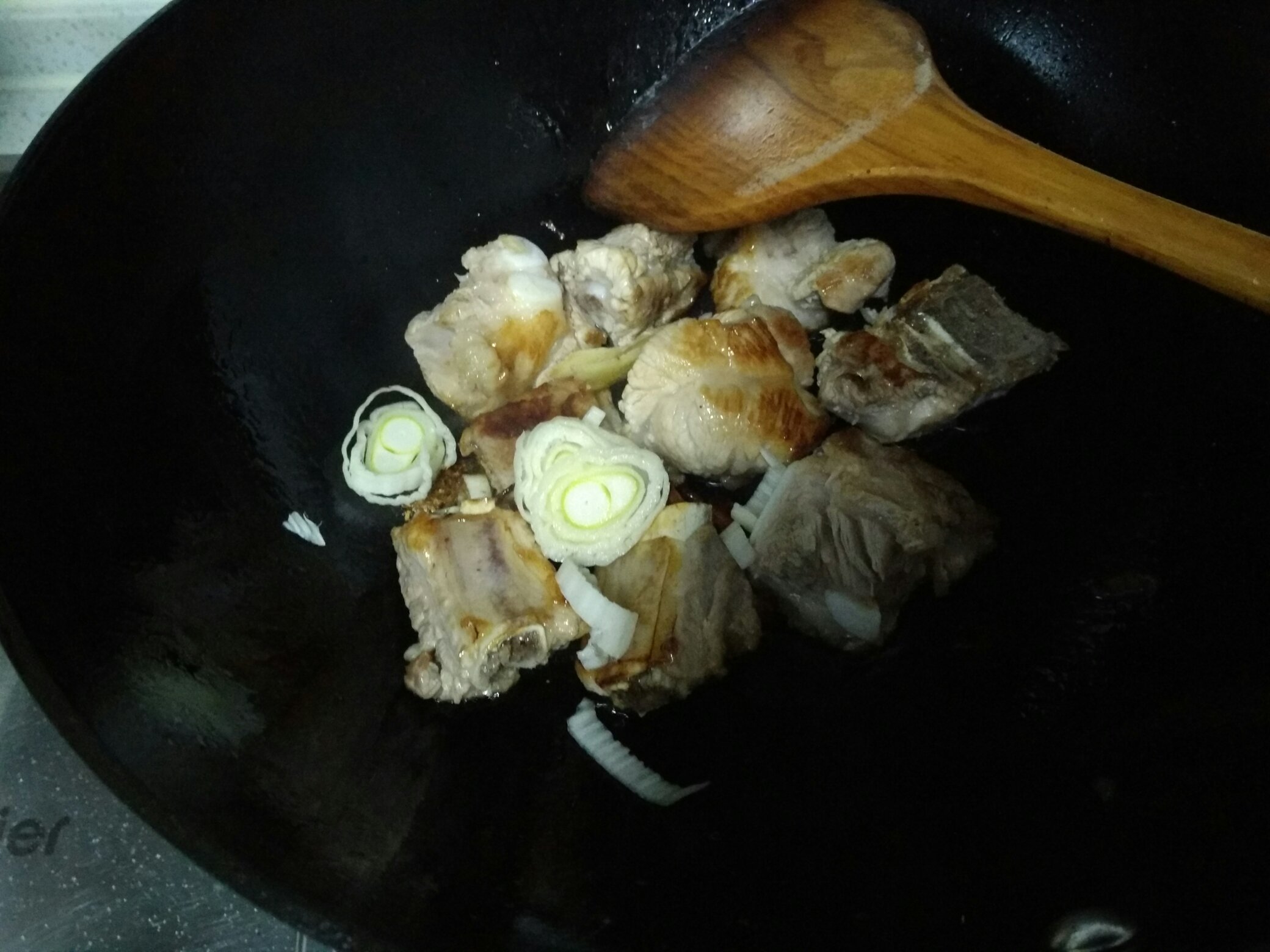 電飯鍋 排骨臘腸燜飯的做法 步骤3