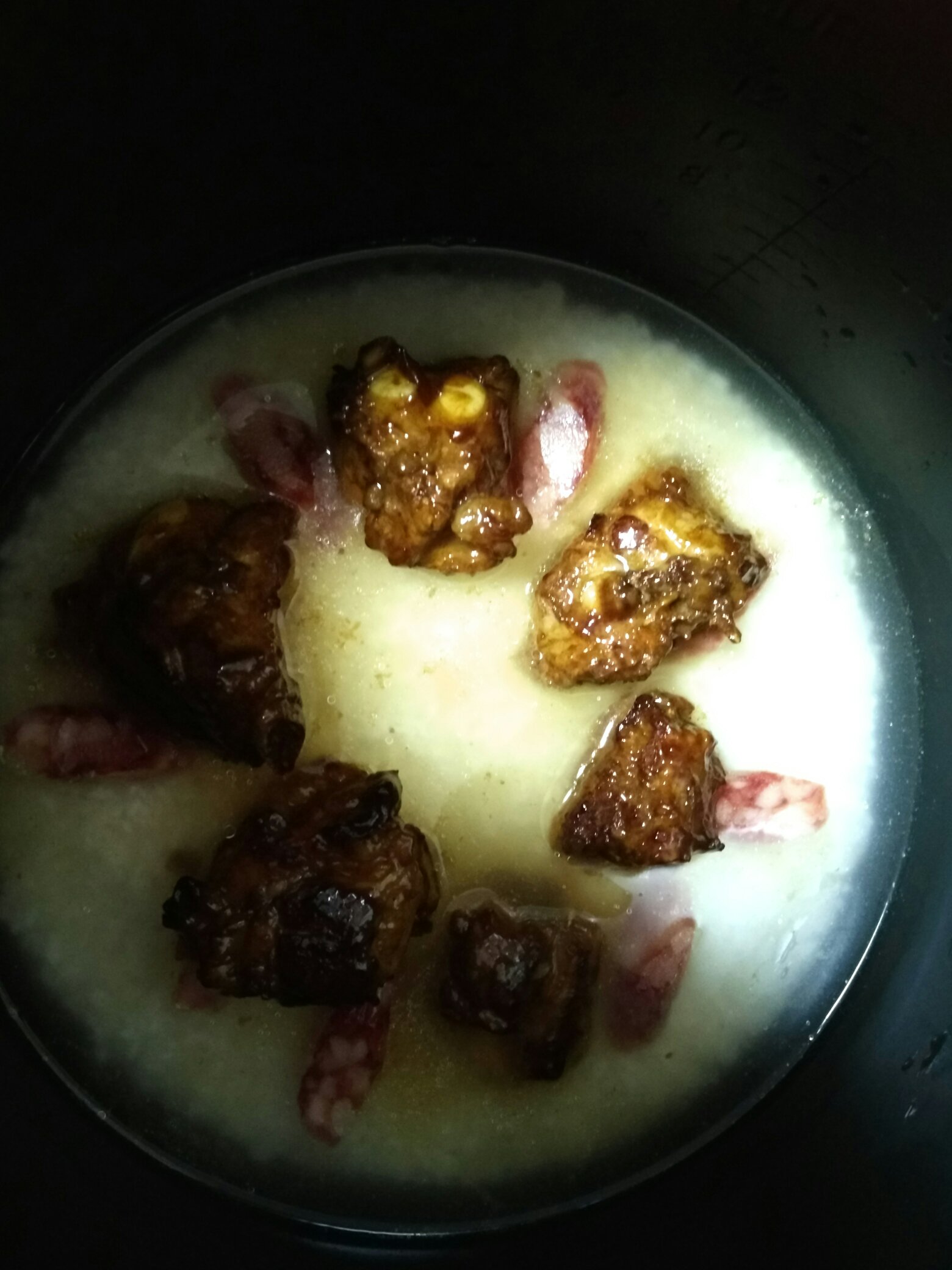 電飯鍋 排骨臘腸燜飯的做法 步骤5