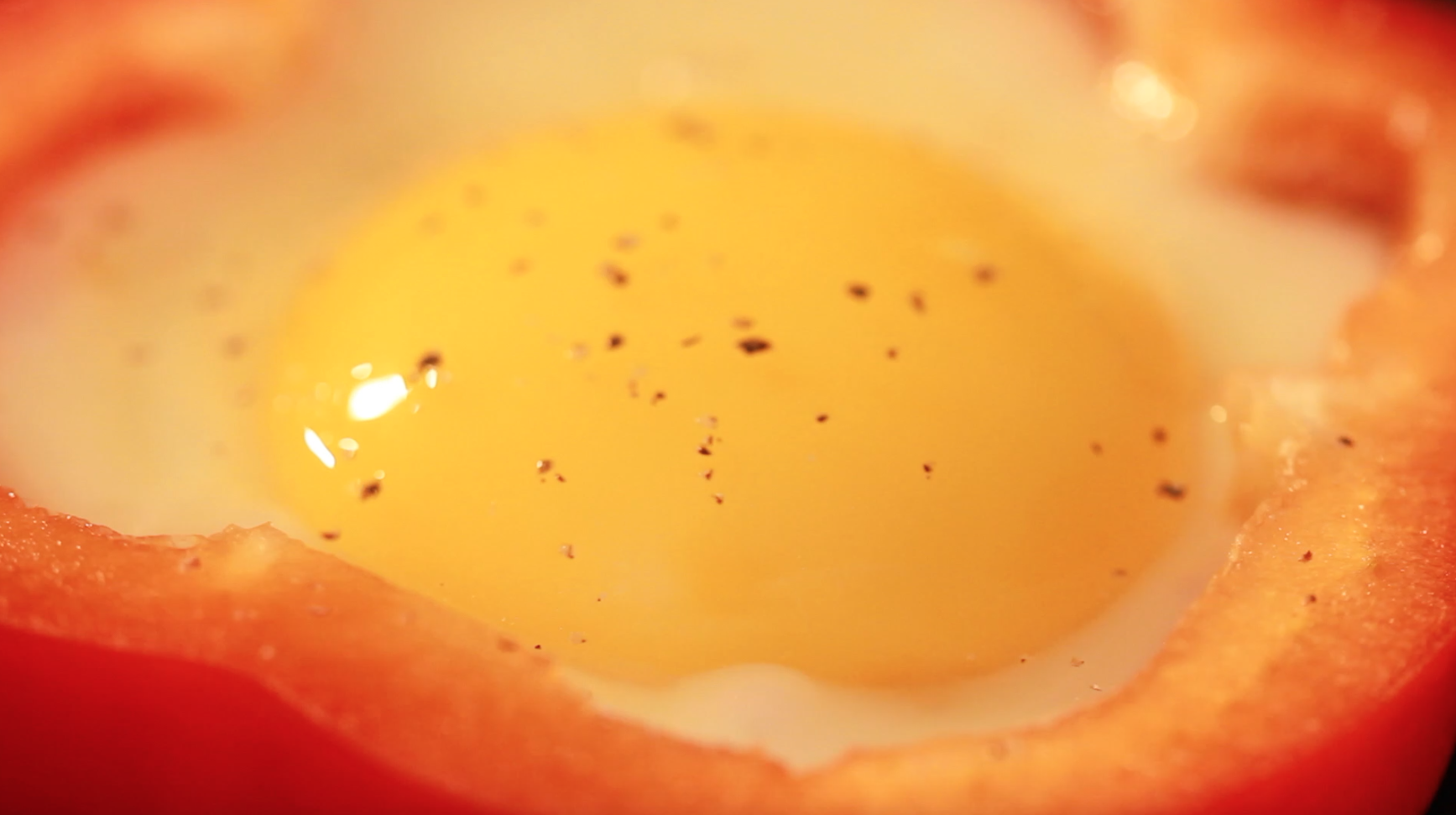 七色早餐 : 彩椒圈太陽花煎蛋的做法 步骤6