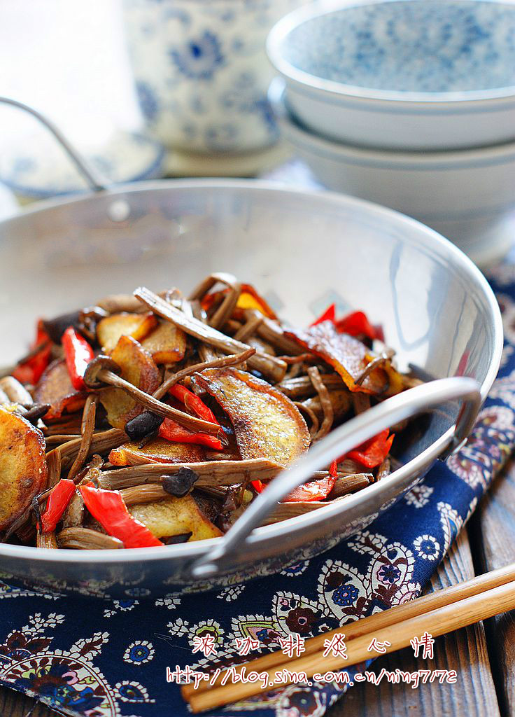 黑椒薯片茶樹菇︰很好吃的下飯素菜的做法 步骤4
