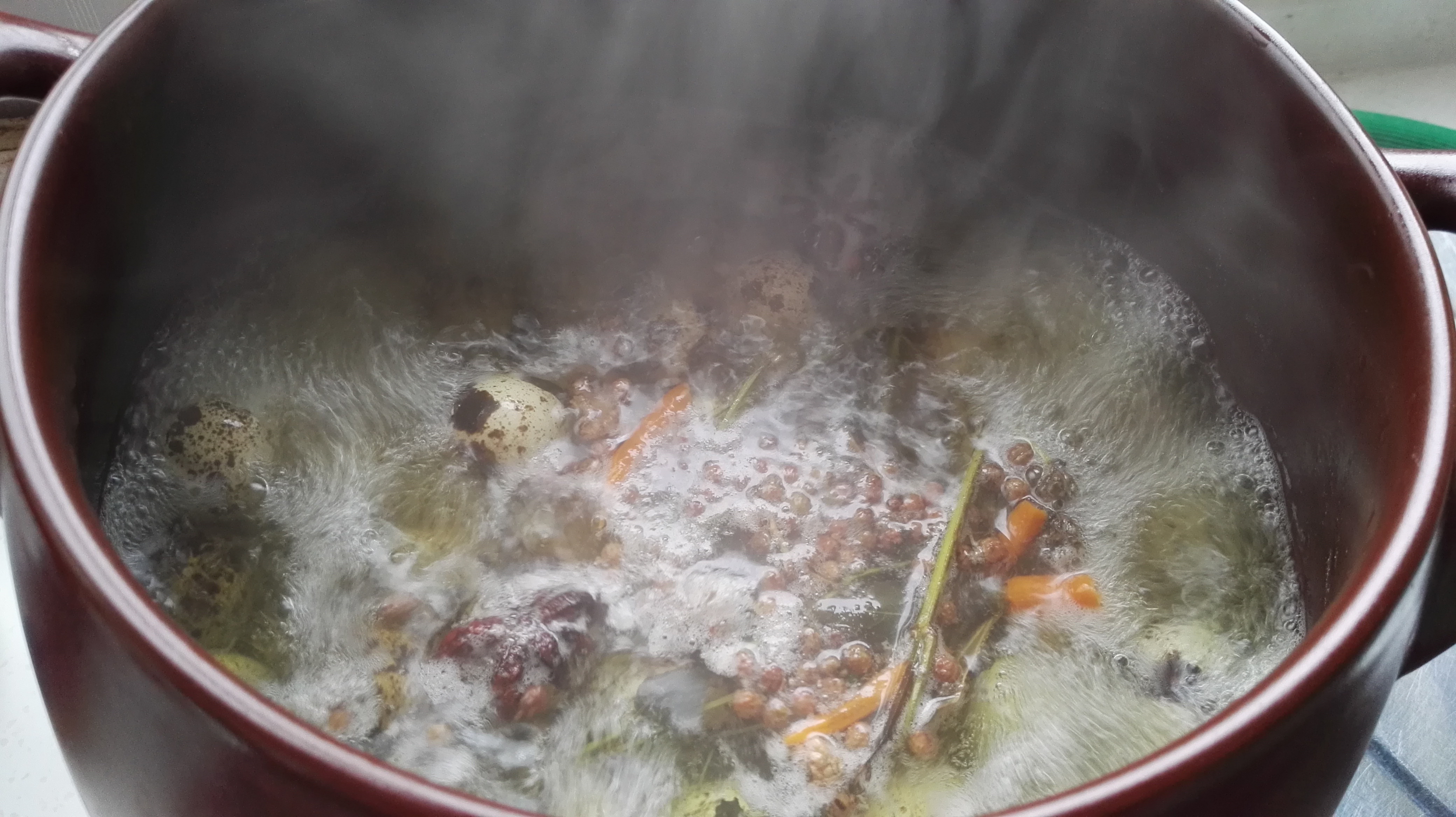 坤博砂鍋煮五香鵪鶉蛋的做法 步骤2