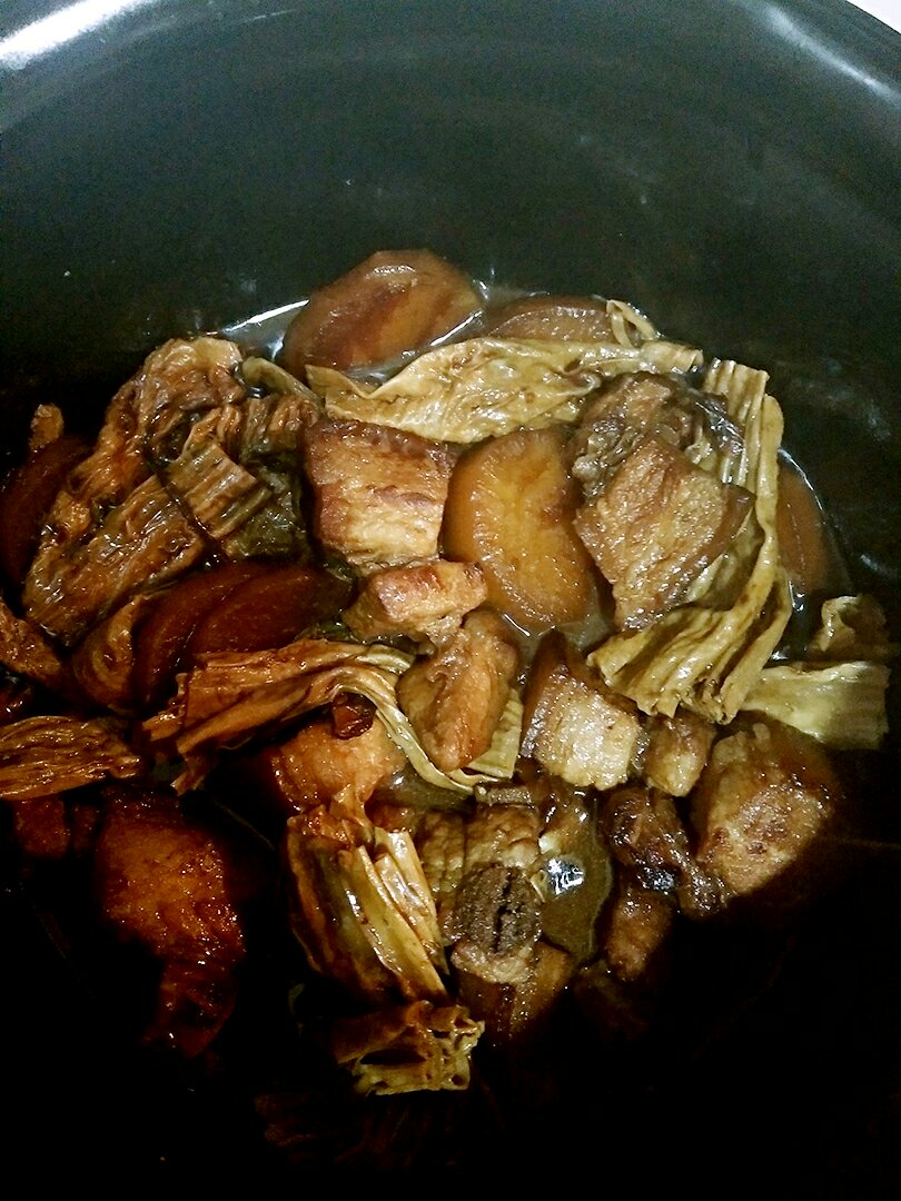 電飯鍋版蘿卜腐竹炖五花肉的做法 步骤3