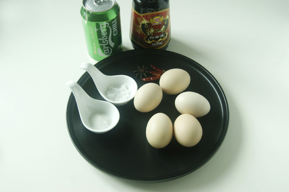 零廚藝也可勝任的小食【啤酒鹵雞蛋】的做法 步骤1