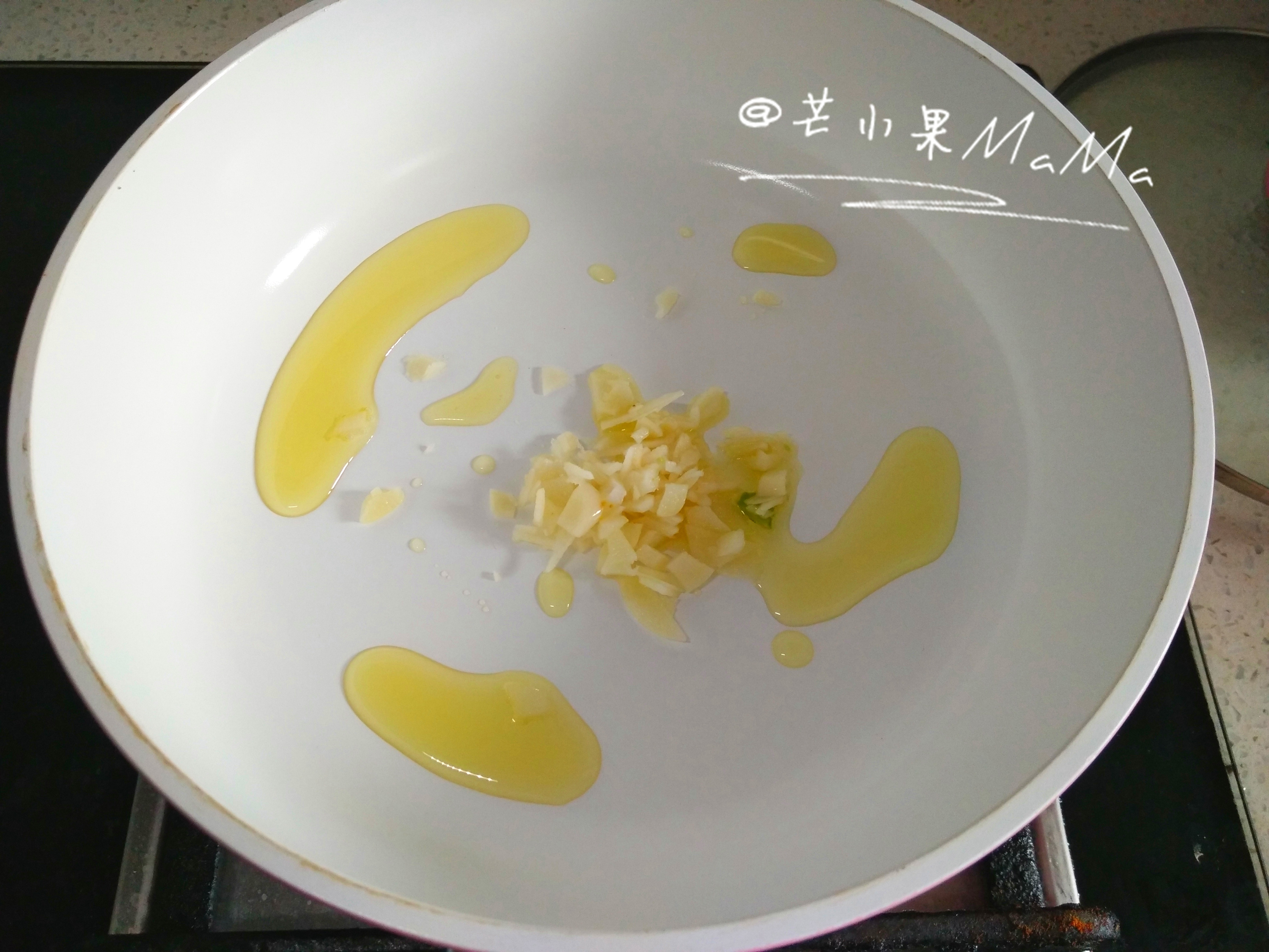 寶寶食譜|三文魚雜菜咖喱拌面的做法 步骤2