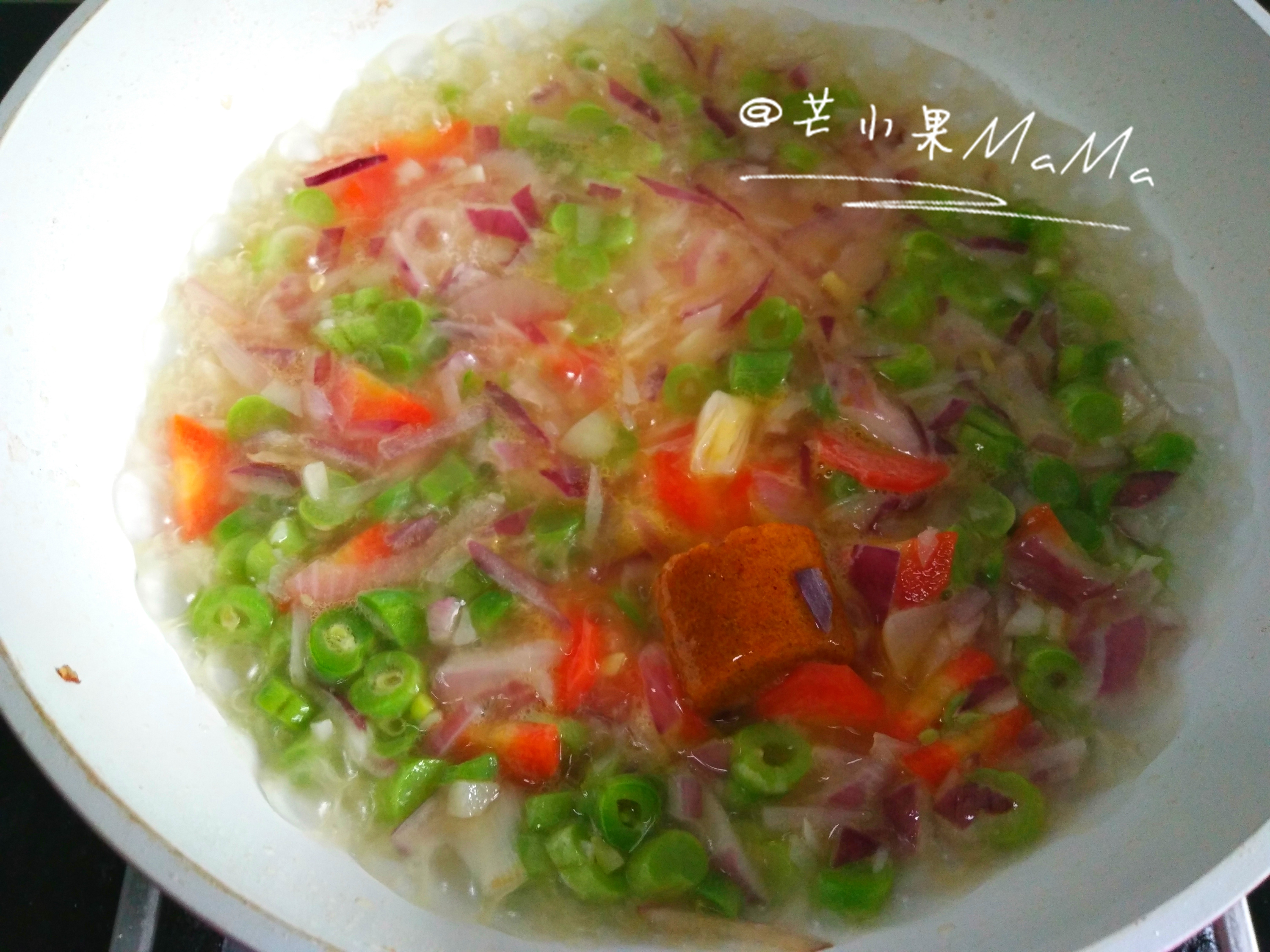 寶寶食譜|三文魚雜菜咖喱拌面的做法 步骤5