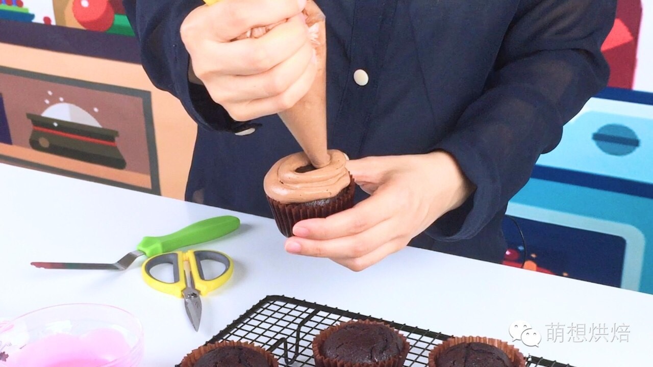超級搞笑的火雞cupcake，巧克力紙杯蛋糕的做法 步骤14