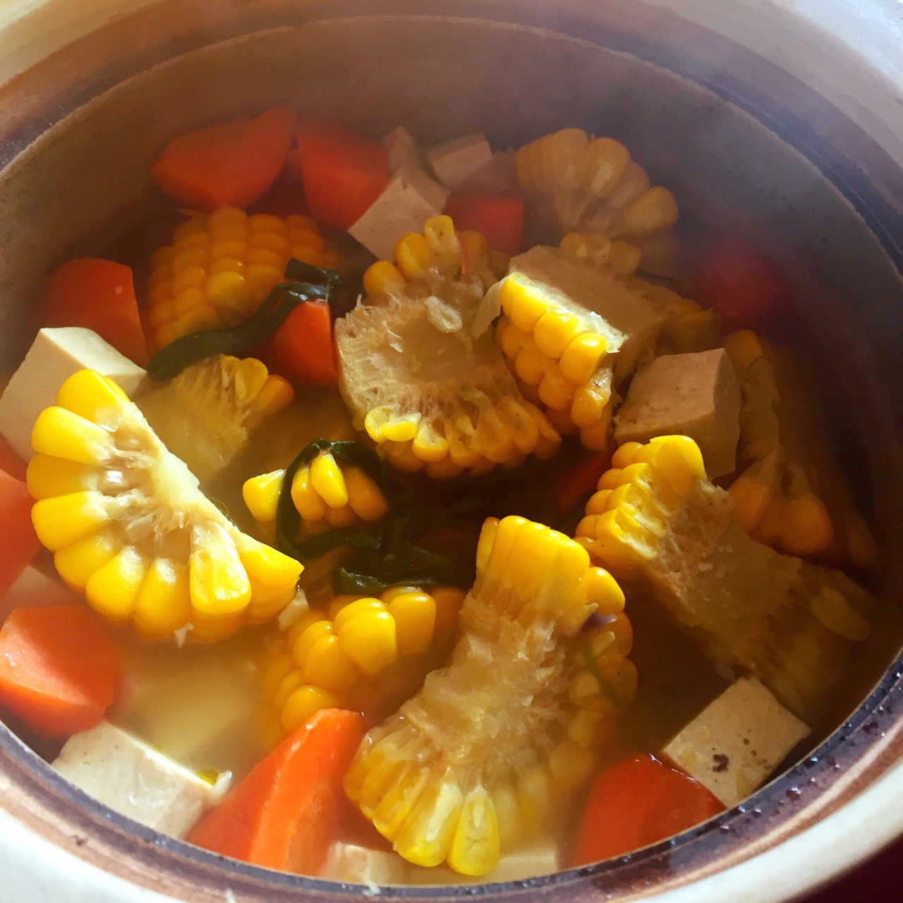 紅黃白湯（胡蘿卜玉米豆腐湯）的做法 步骤3