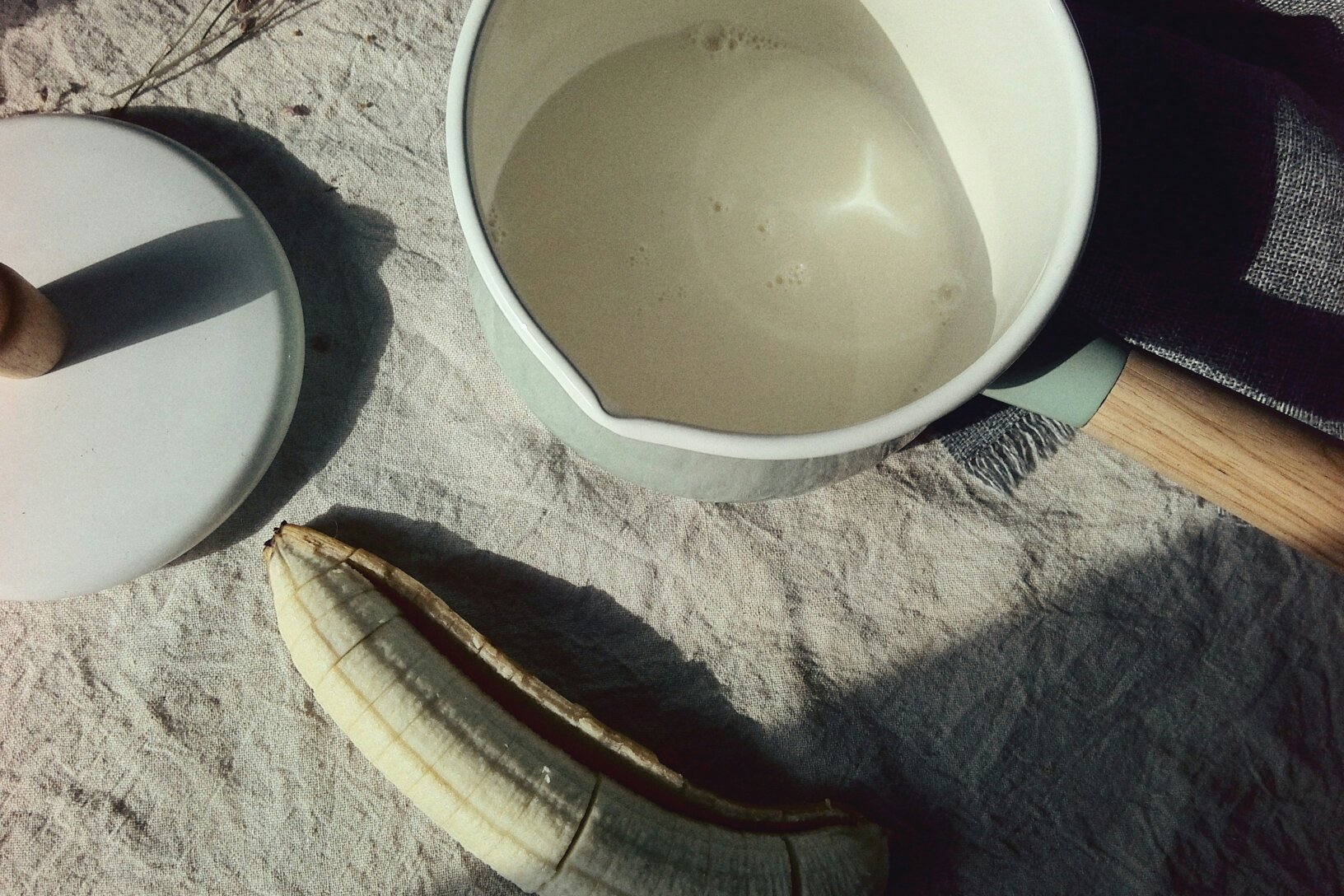 飽腹新選擇——香蕉牛奶的做法 步骤2
