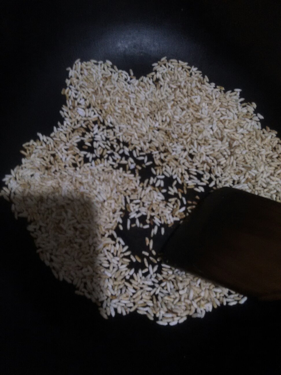 穎小丫版——炒米，茶。(休閑零食)的做法 步骤2