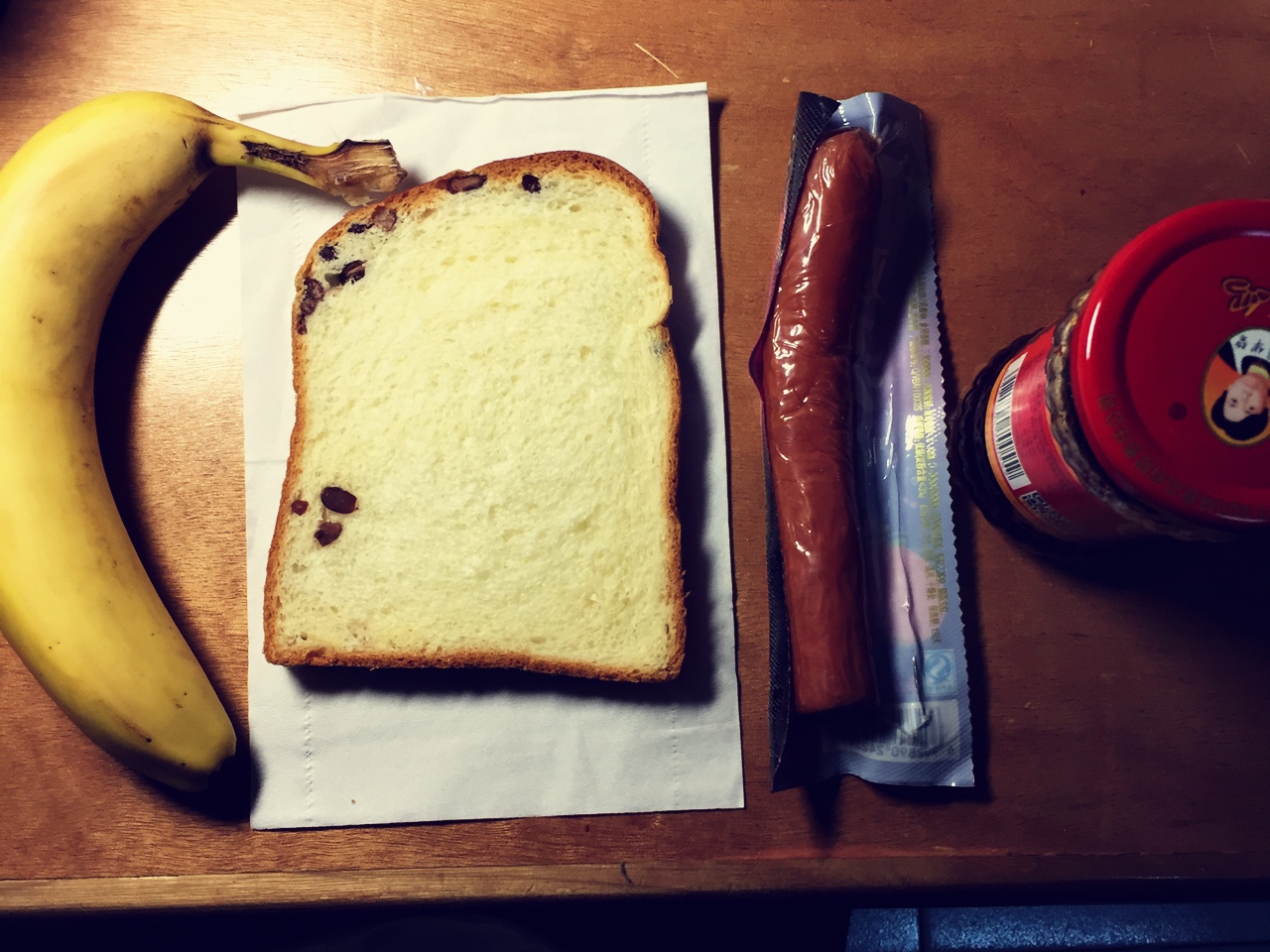 黑暗料理之老干媽水果三明治的做法 步骤1