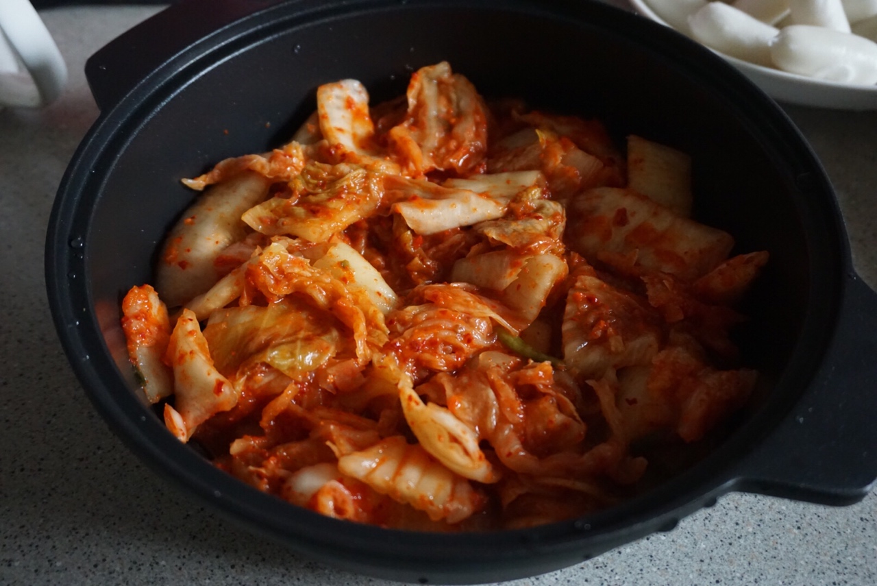 超簡單快手的韓式泡菜鍋的做法 步骤3