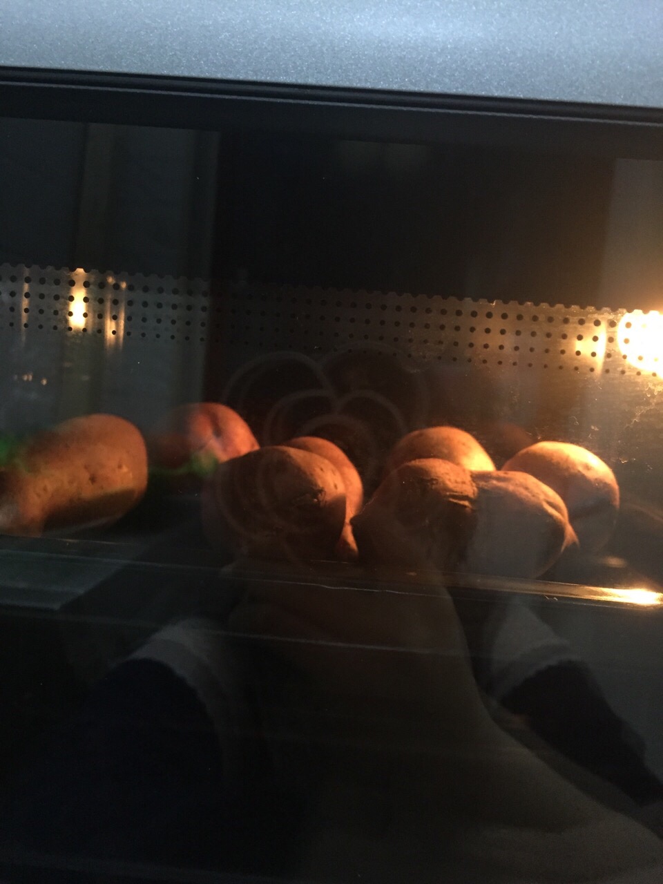 冬日暖心香甜出油烤紅薯（烤箱）的做法 步骤1