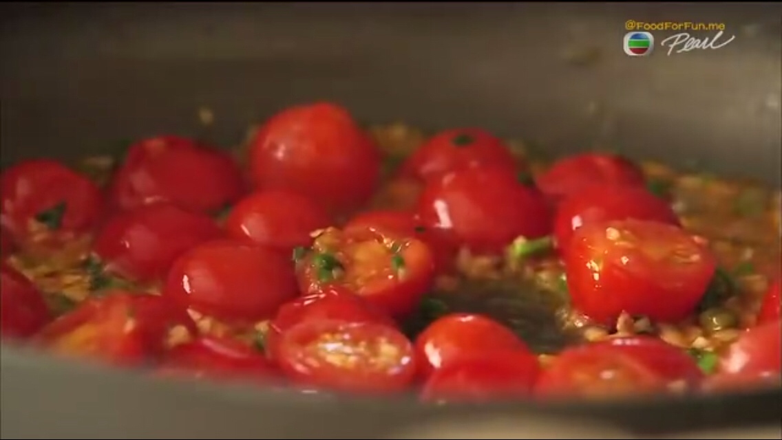 【簡單意面】蛤蜊聖女果細扁面 Tagliatelle with Clams and Cherry Tomatoes的做法 步骤2