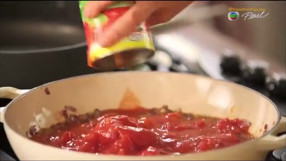 【簡單意面】馬蘇里拉番茄紅醬蝴蝶面 Farfalle with Oozy Mozzarella and Tomato Sauce的做法 步骤4