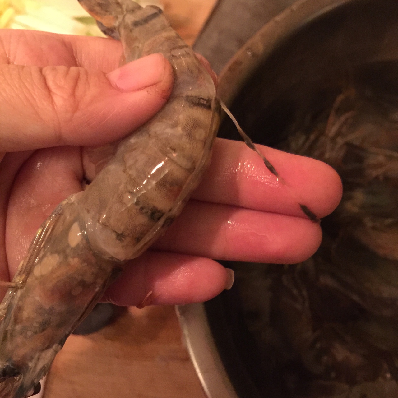 喂飽小怪物速成班－跟姥爺學的快手油燜大蝦的做法 步骤3