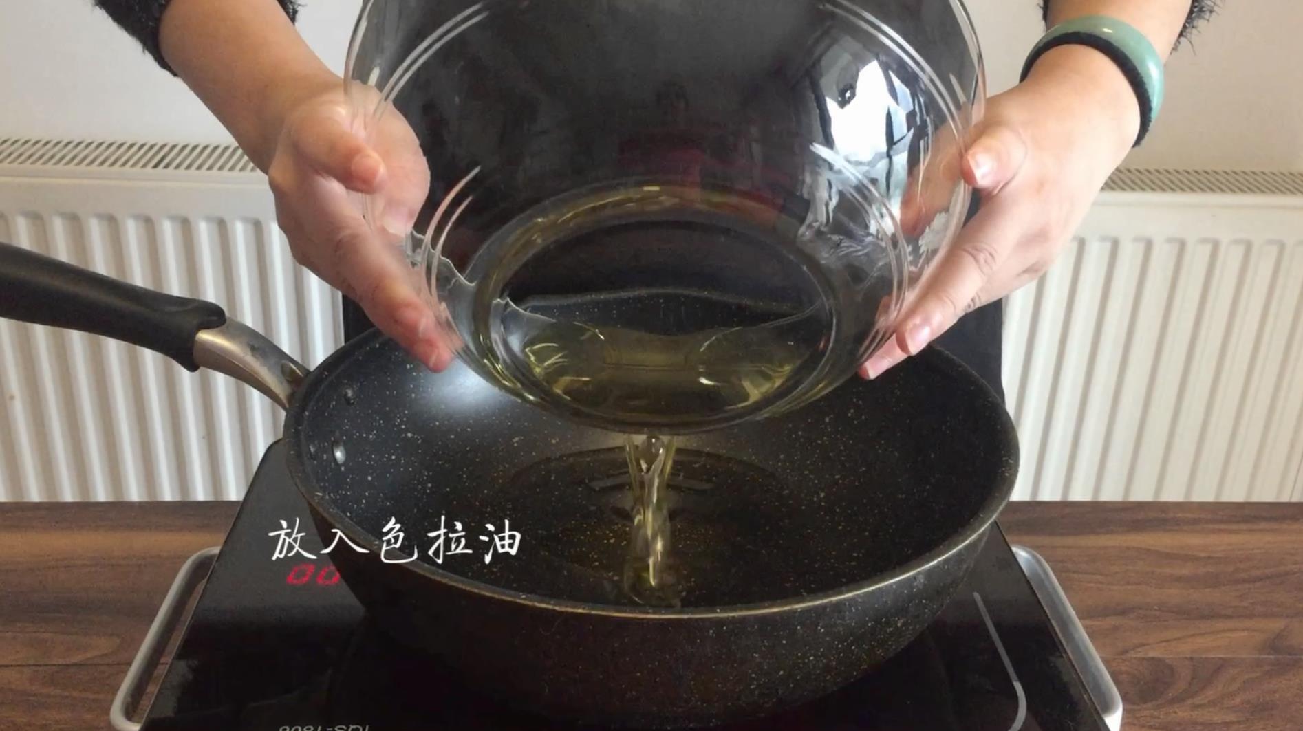 最地道的重慶牛油老火鍋的做法 步骤1