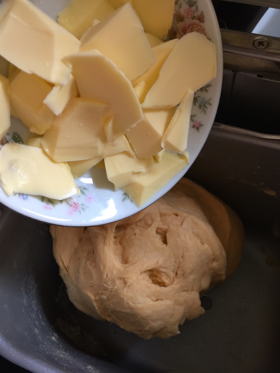 南瓜蜂蜜淡奶油辮子面包（面包機後整形）的做法 步骤4