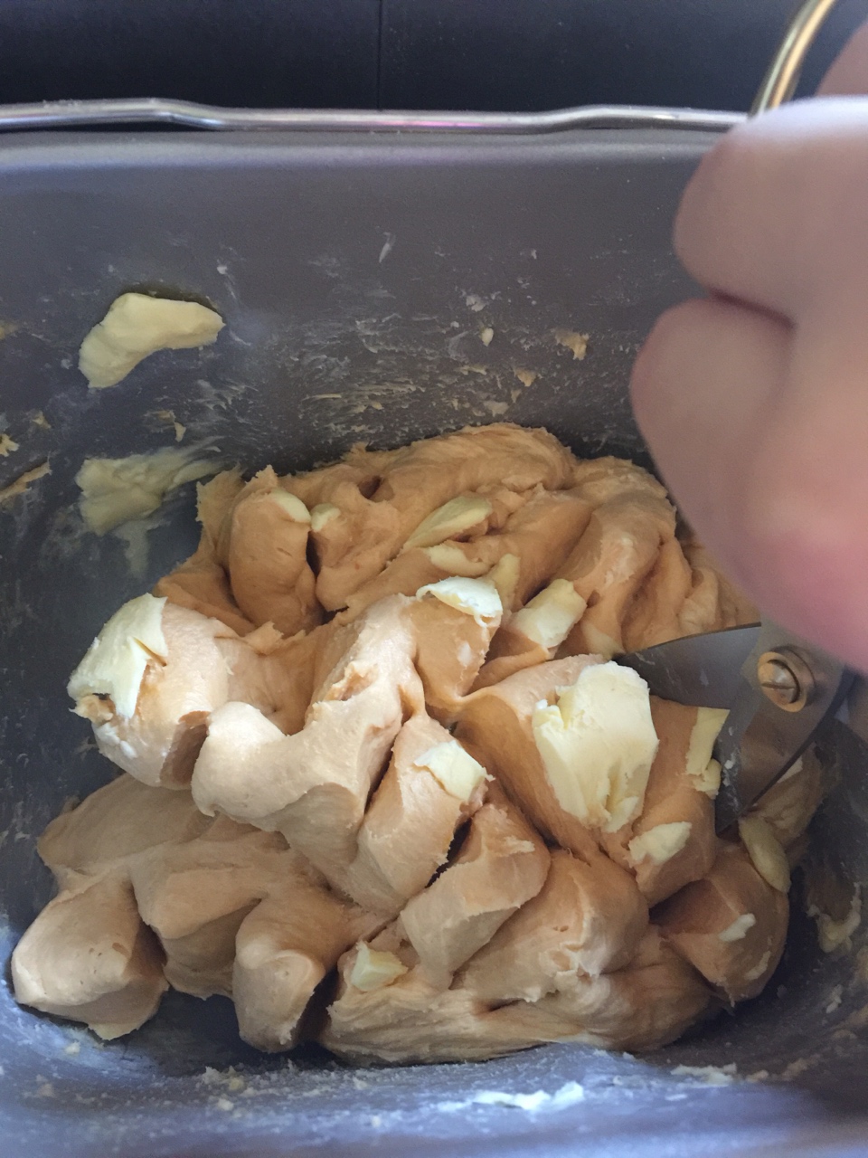 南瓜蜂蜜淡奶油辮子面包（面包機後整形）的做法 步骤5