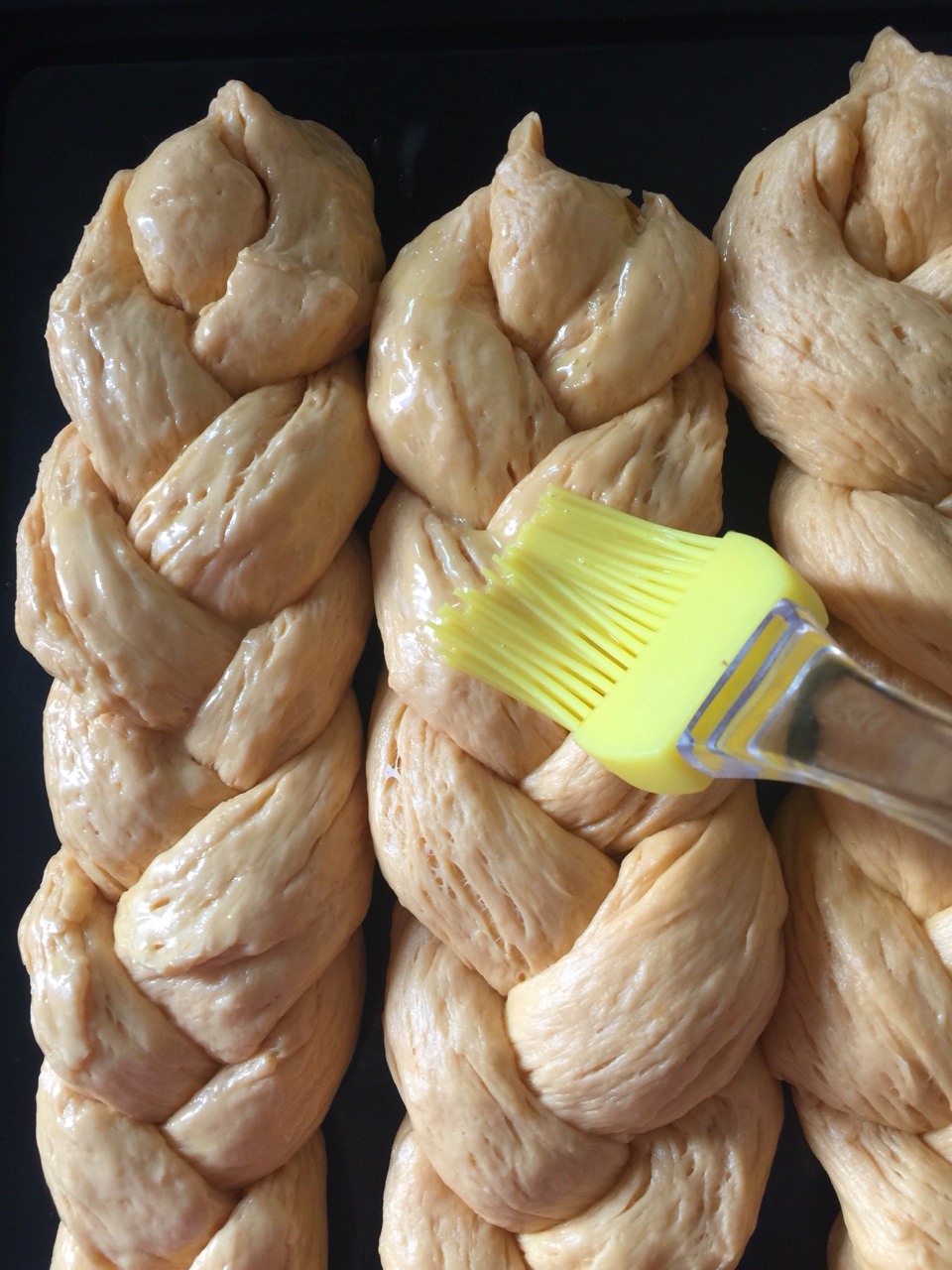 南瓜蜂蜜淡奶油辮子面包（面包機後整形）的做法 步骤15