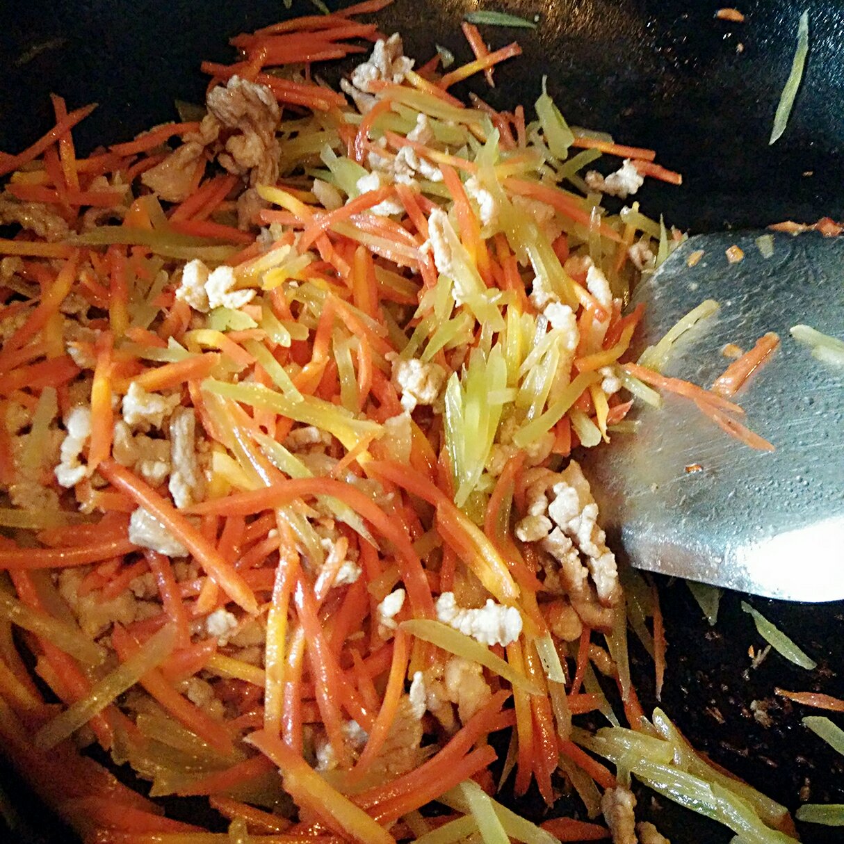 明目菜︰胡蘿卜枸杞炒肉絲的做法 步骤3