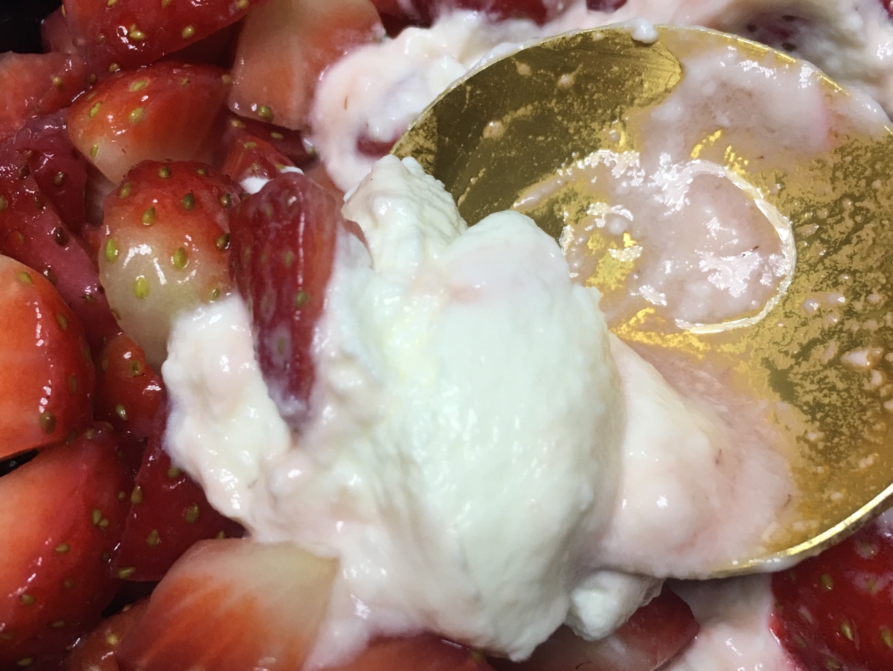 草莓酸奶“冰激凌”冬天絕對成功版的做法 步骤5