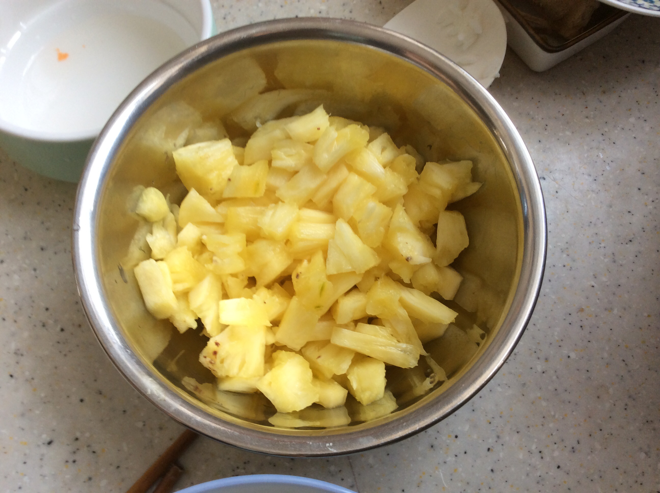 麻麻的味道---菠蘿炒飯的做法 步骤1