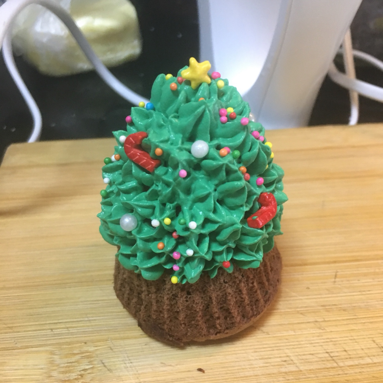 草莓聖誕樹-聖誕杯子蛋糕裝飾的做法 步骤4