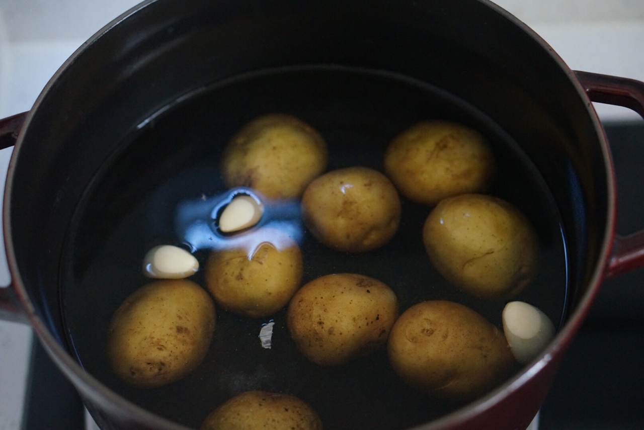 池銀暻老師的小土豆沙拉的做法 步骤1