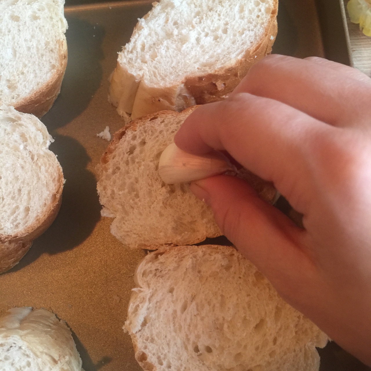 喂飽小怪物速成班－香蒜面包的做法 步骤3