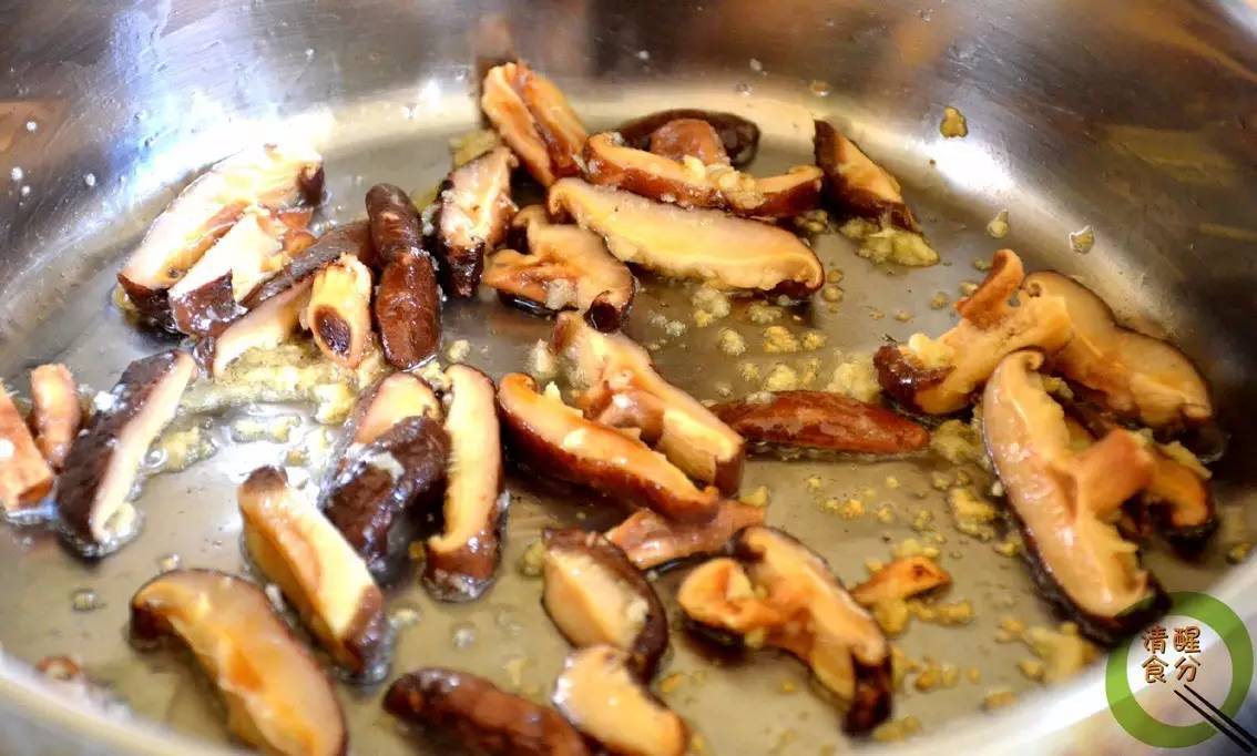補鈣小能手∣香菇炒油菜的做法 步骤4