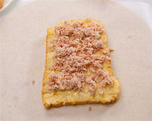 吞拿魚肉松三明治的做法 步骤9