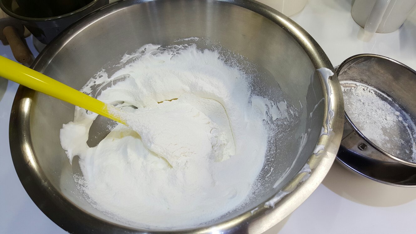 消耗大量淡奶油的淡奶油打發磅蛋糕的做法 步骤2