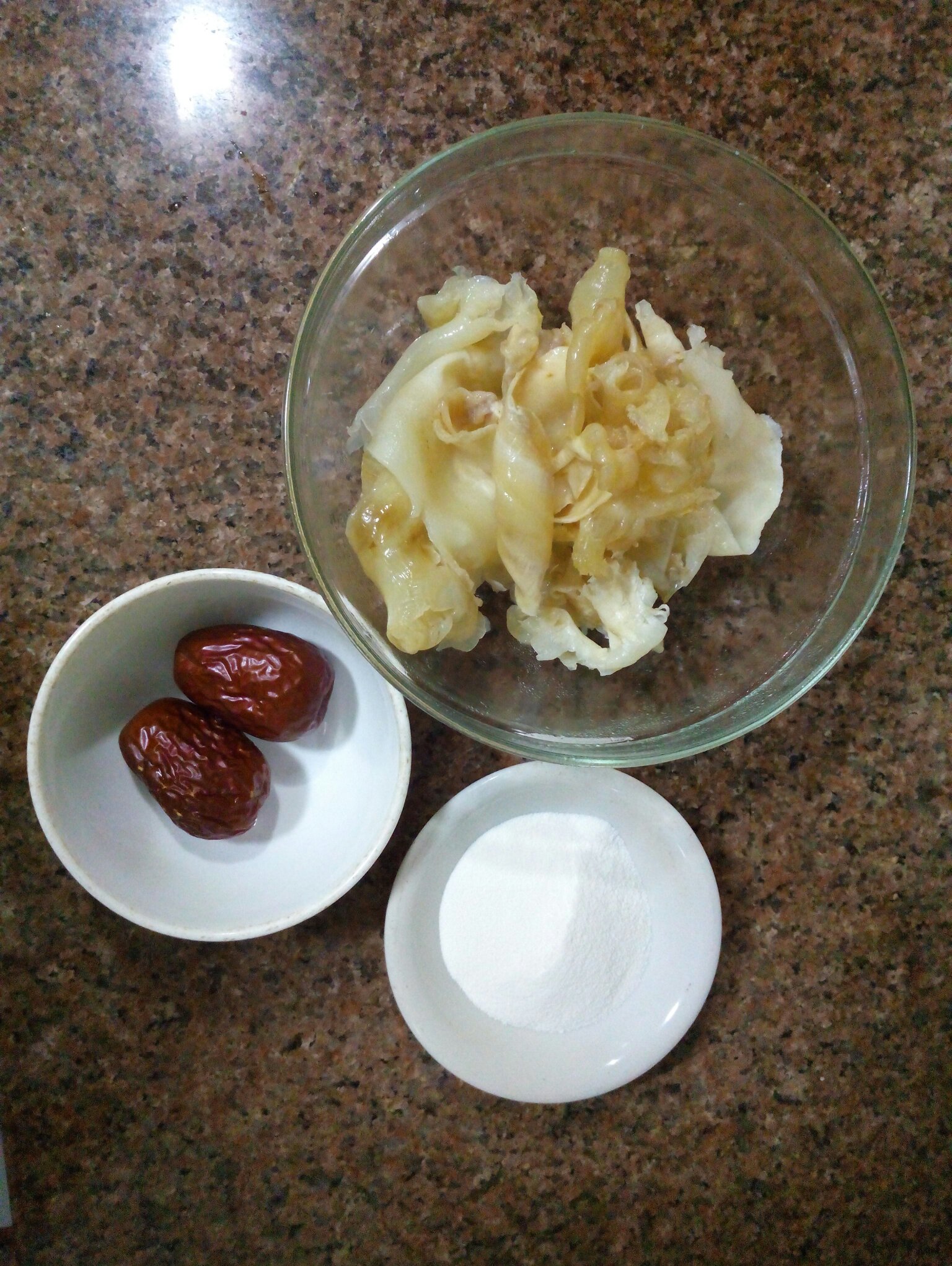 紅棗椰汁煮花膠的做法 步骤1