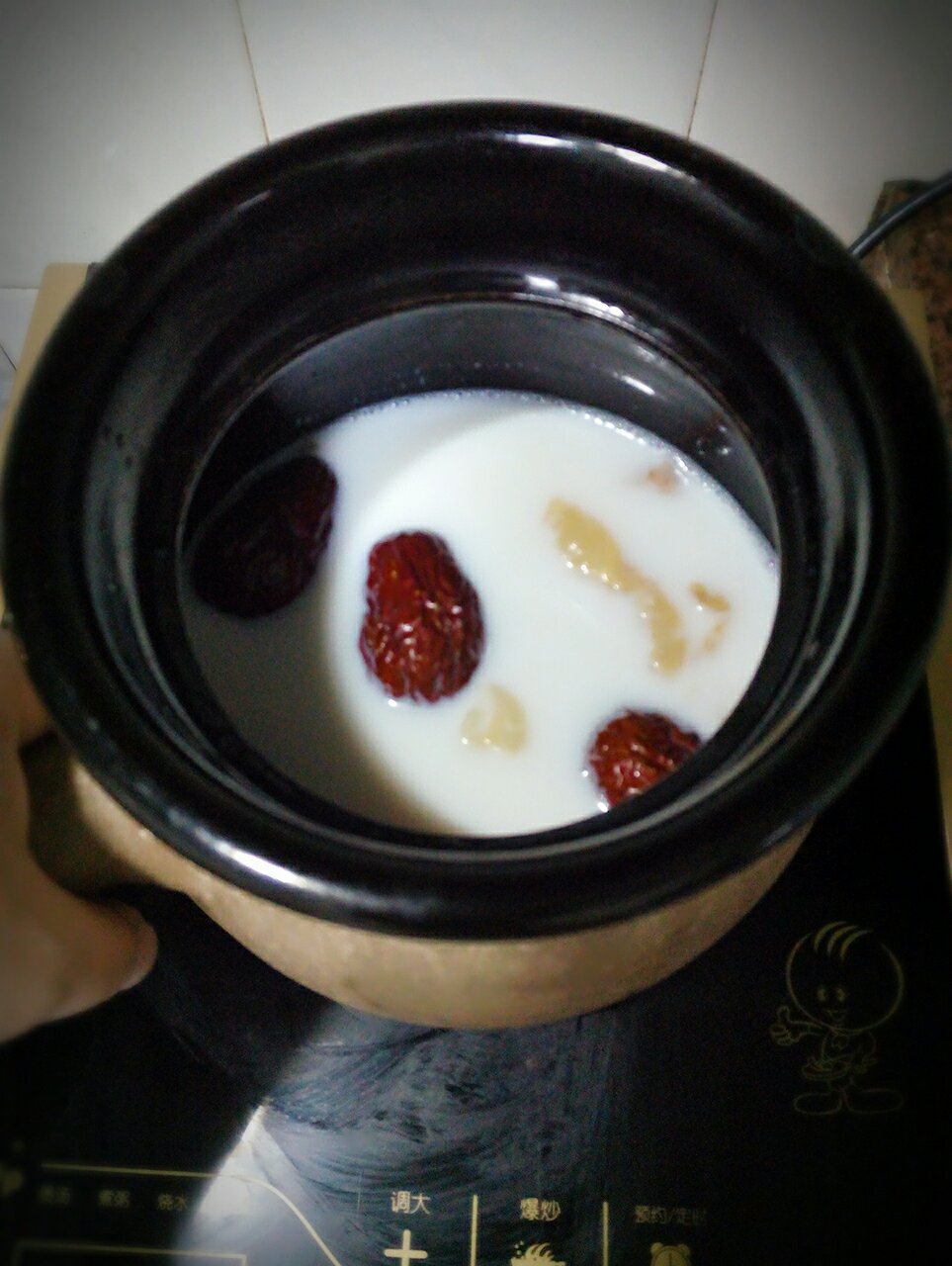 紅棗椰汁煮花膠的做法 步骤5