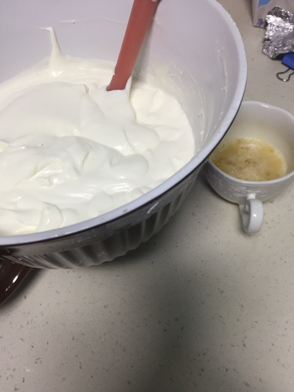 酸奶火龍果奶油慕斯的做法 步骤2