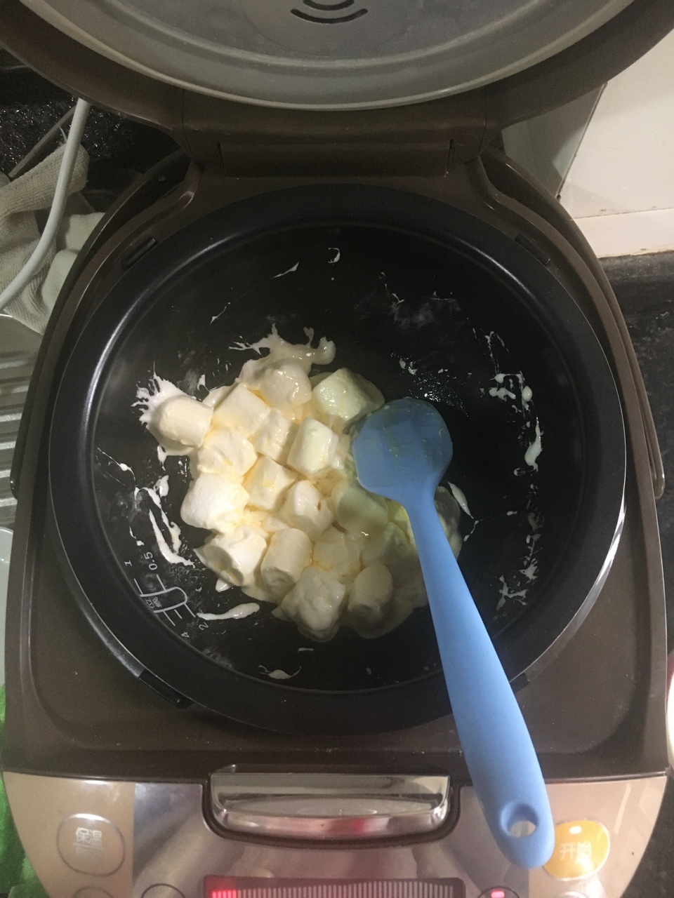 電飯煲版牛軋糖的做法 步骤2