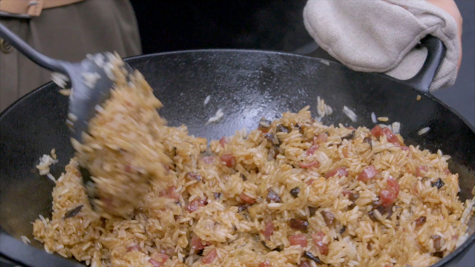 生炒糯米飯∣美食台的做法 步骤7