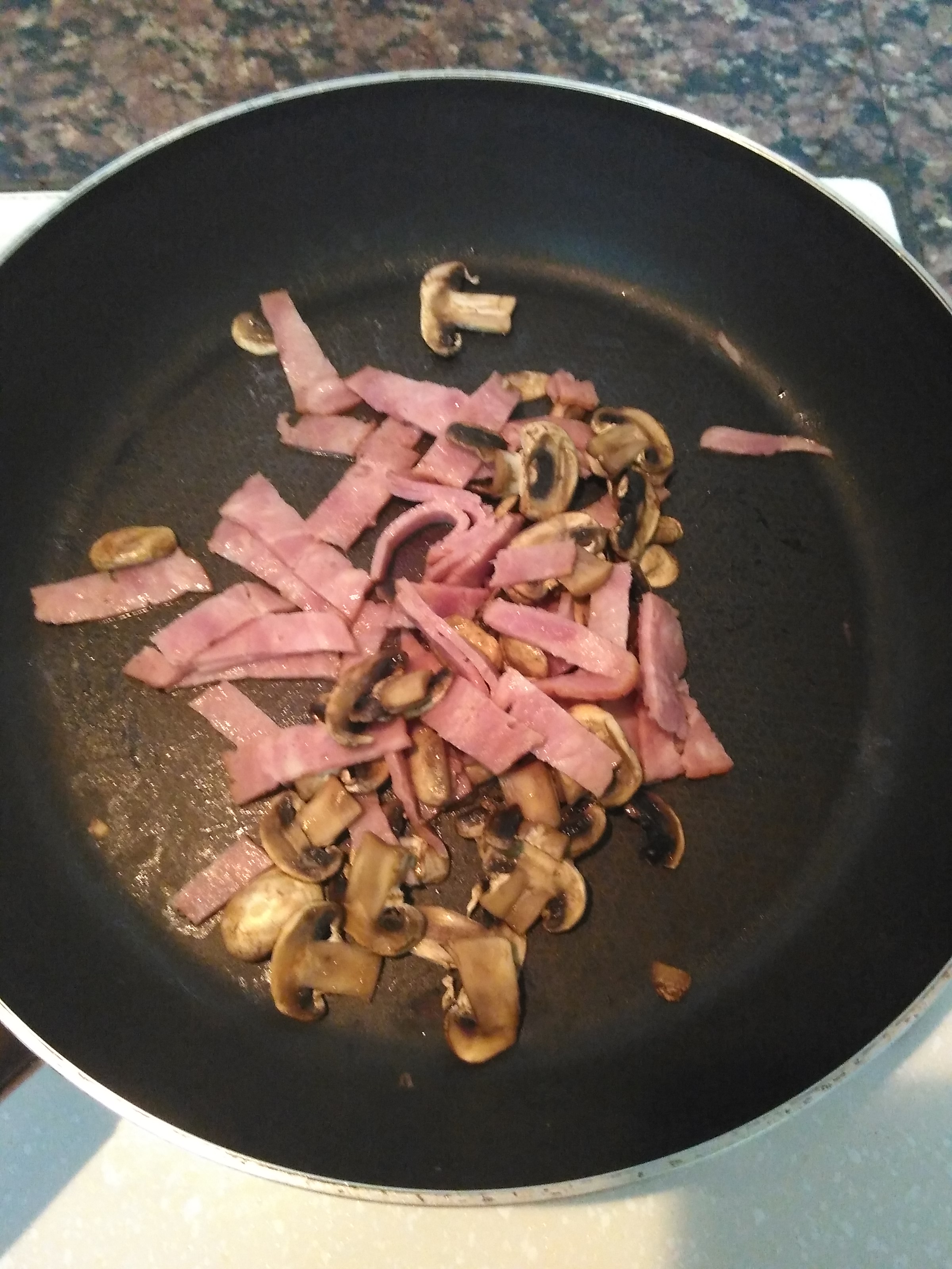 蘑菇培根蔬菜炖飯的做法 步骤3