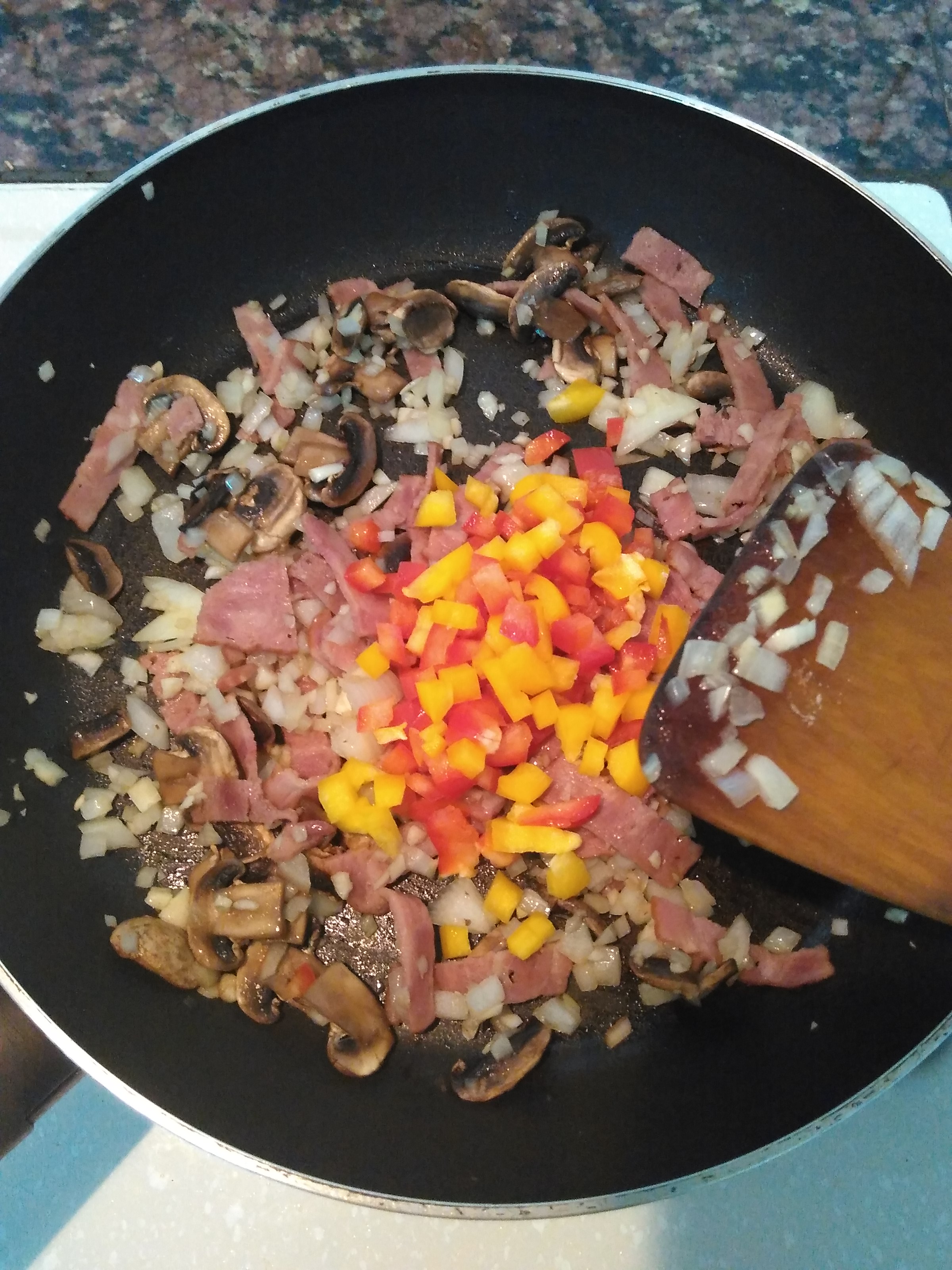 蘑菇培根蔬菜炖飯的做法 步骤5