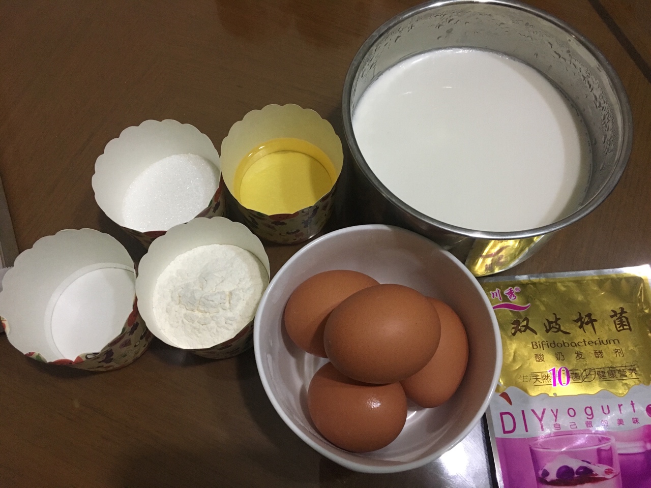 川秀自制原味酸奶版蛋糕卷的做法 步骤1