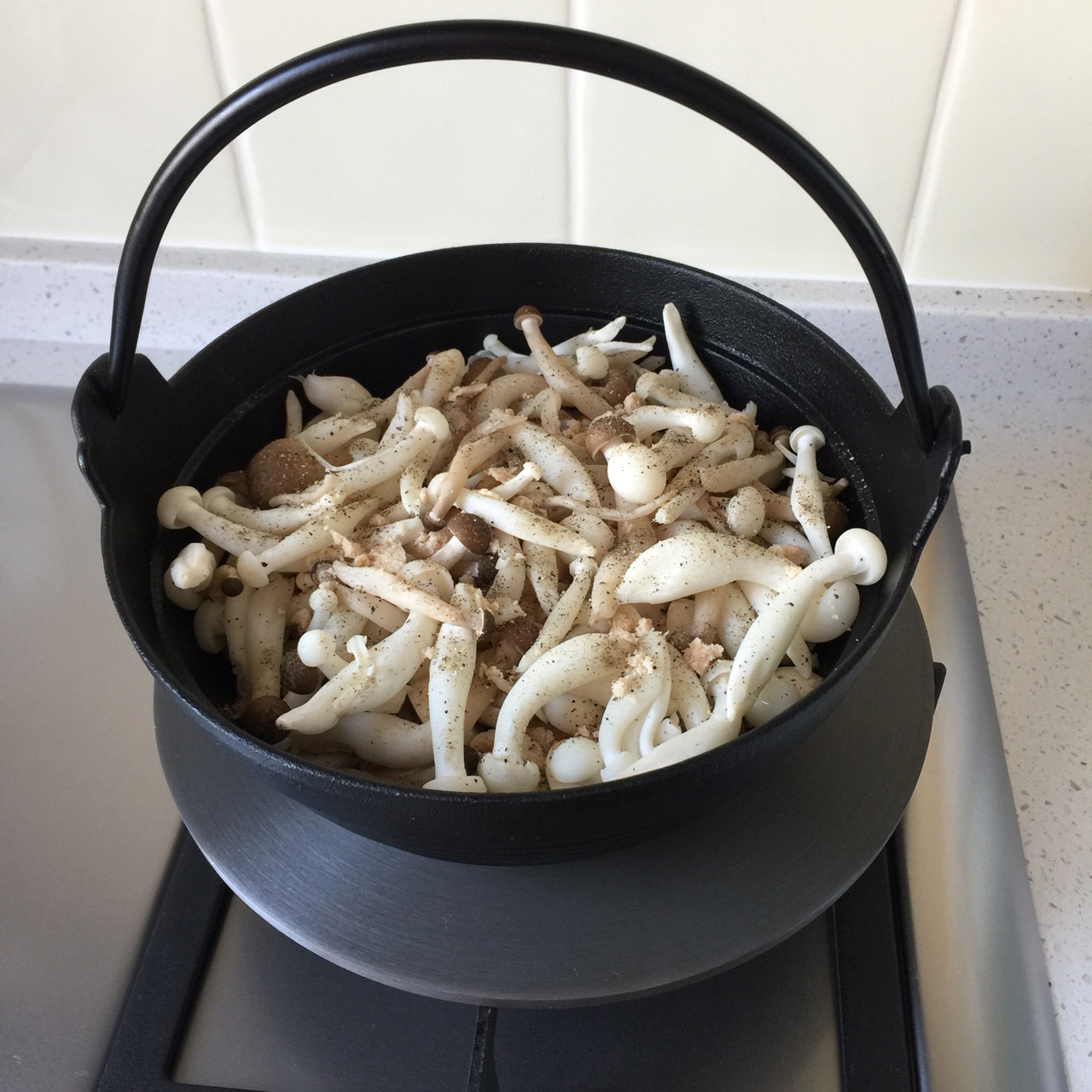 什錦蘑菇燜鍋的做法 步骤8