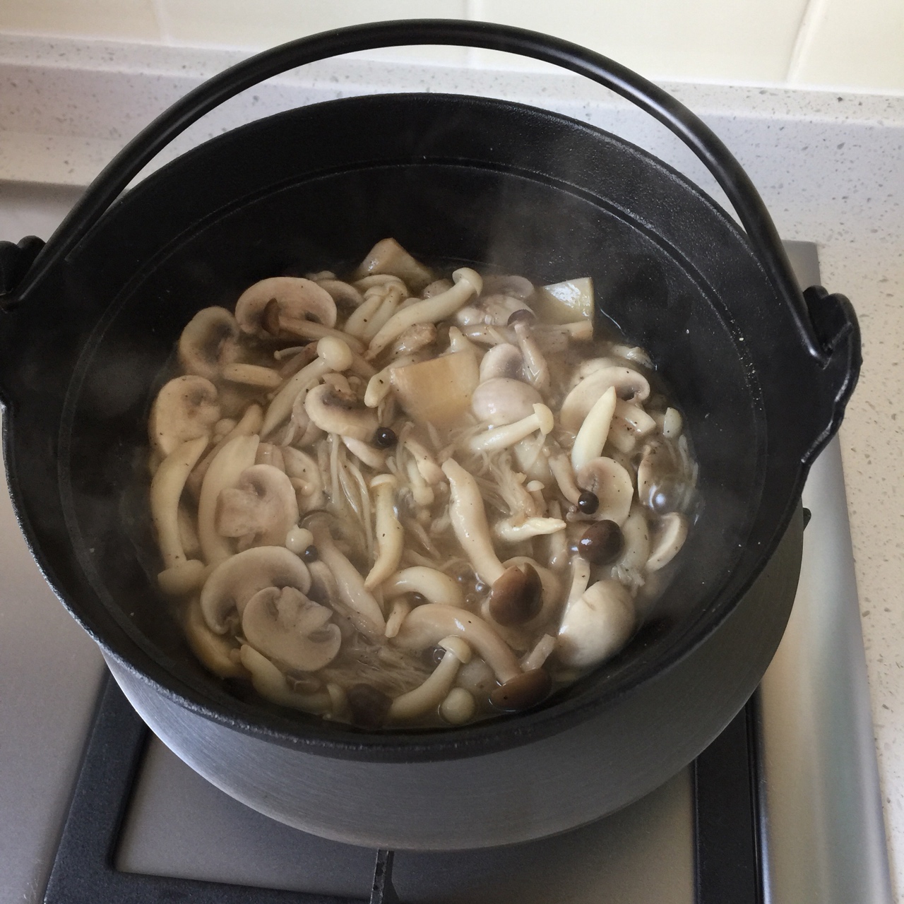 什錦蘑菇燜鍋的做法 步骤11