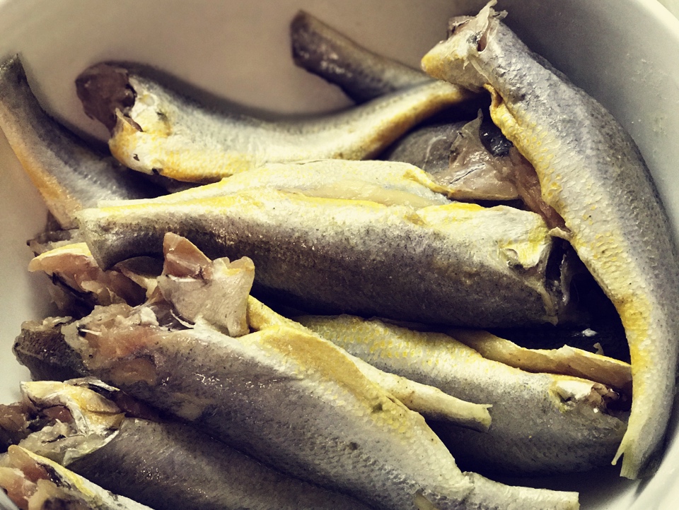 酥炸海苔小黃魚的做法 步骤1