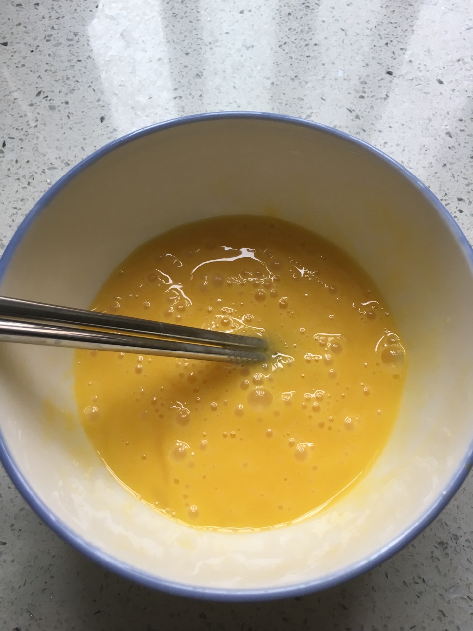 黃金蛋炒飯/老干媽炒飯的做法 步骤1