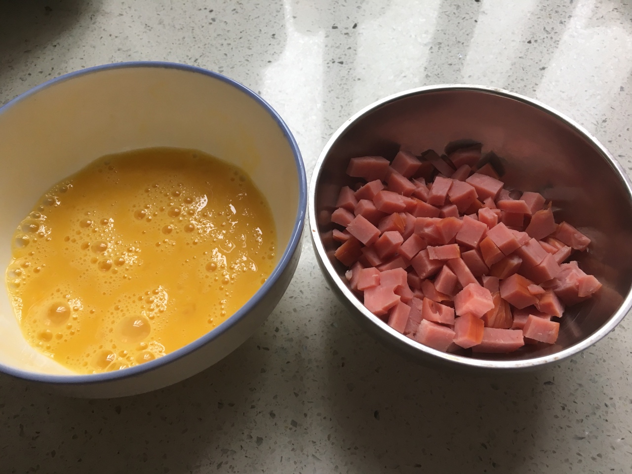 黃金蛋炒飯/老干媽炒飯的做法 步骤2
