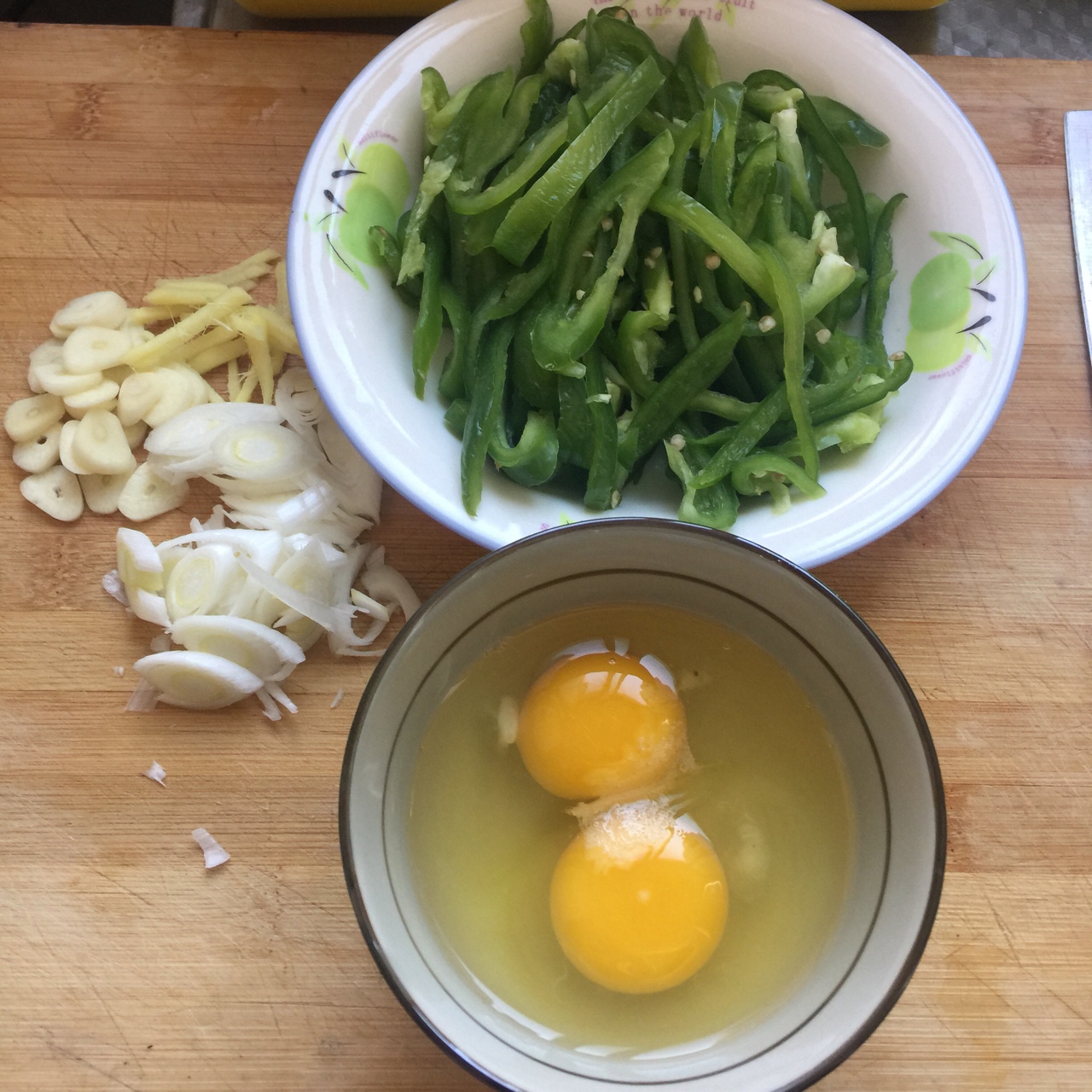 雞蛋炒青椒絲的做法 步骤1