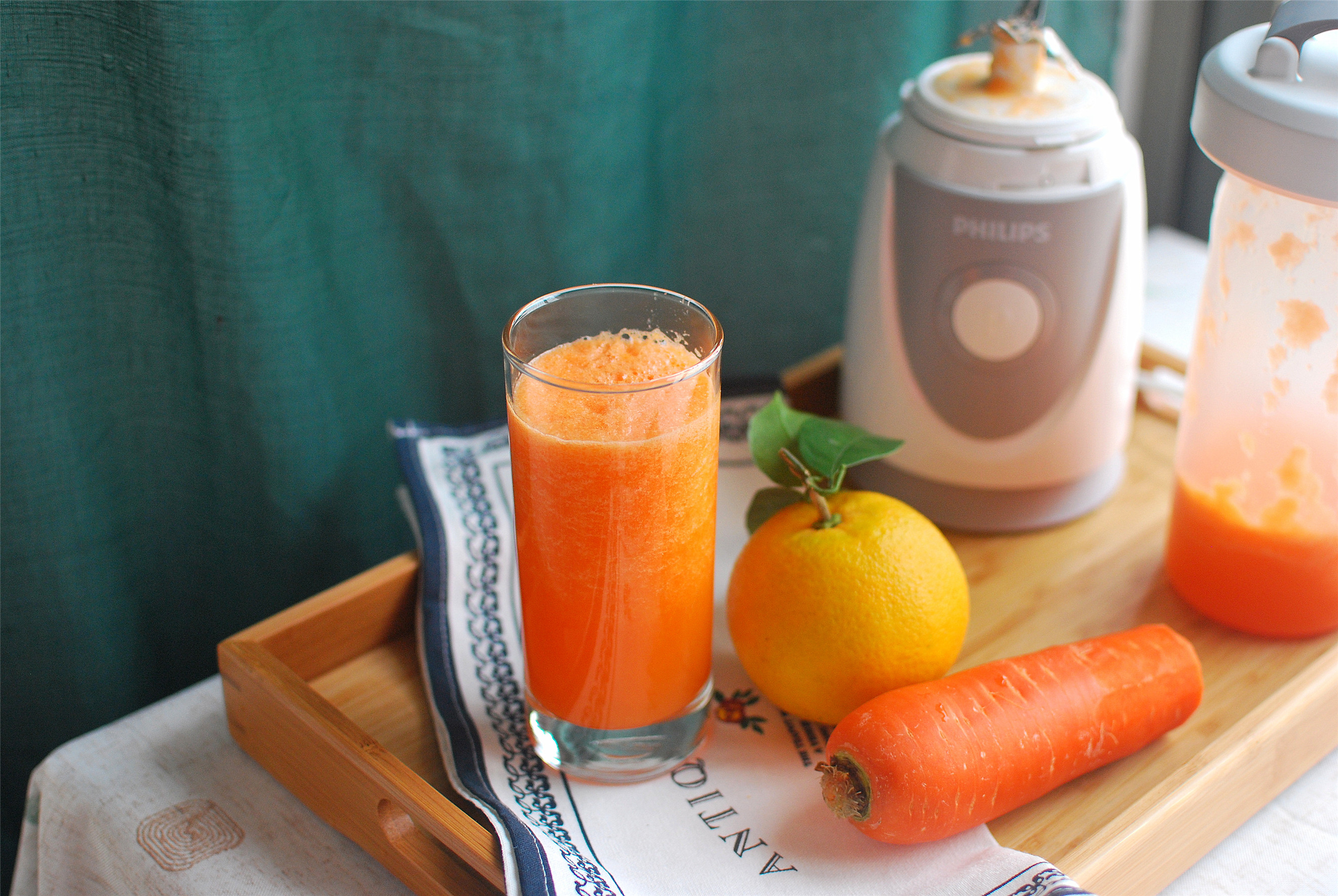 鮮橙胡蘿卜汁，健康飲品的做法 步骤8