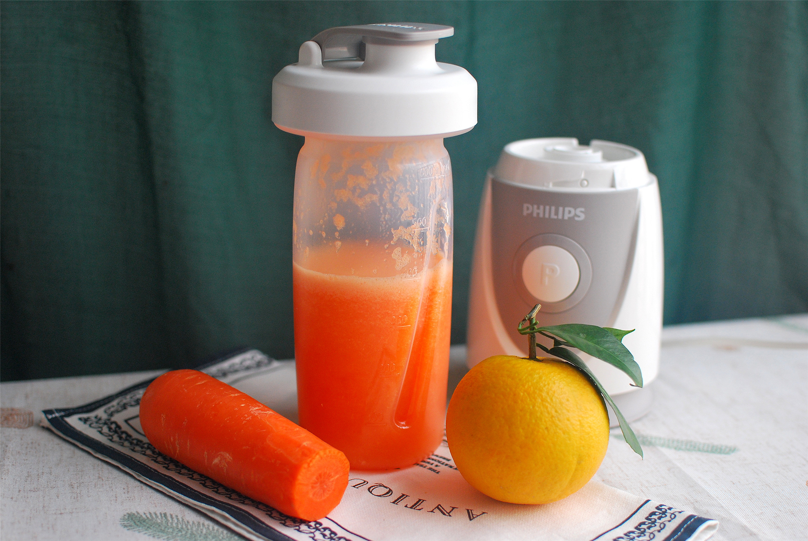 鮮橙胡蘿卜汁，健康飲品的做法 步骤9